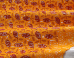 Broderie anglaise in orange