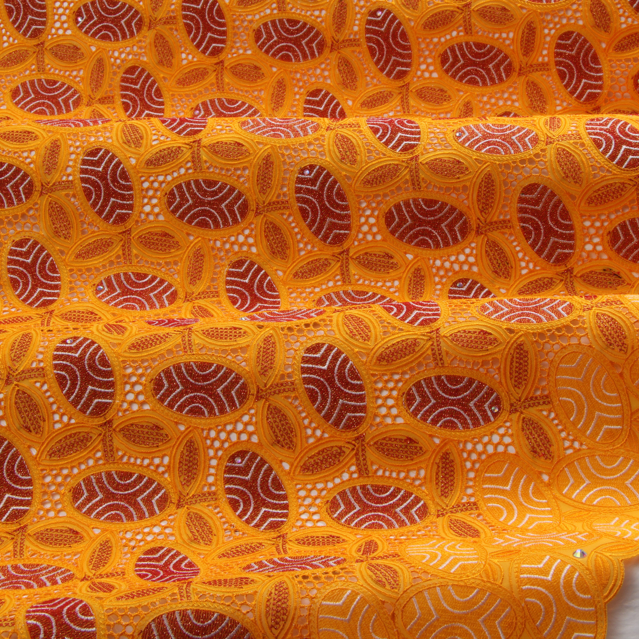 Broderie anglaise in orange